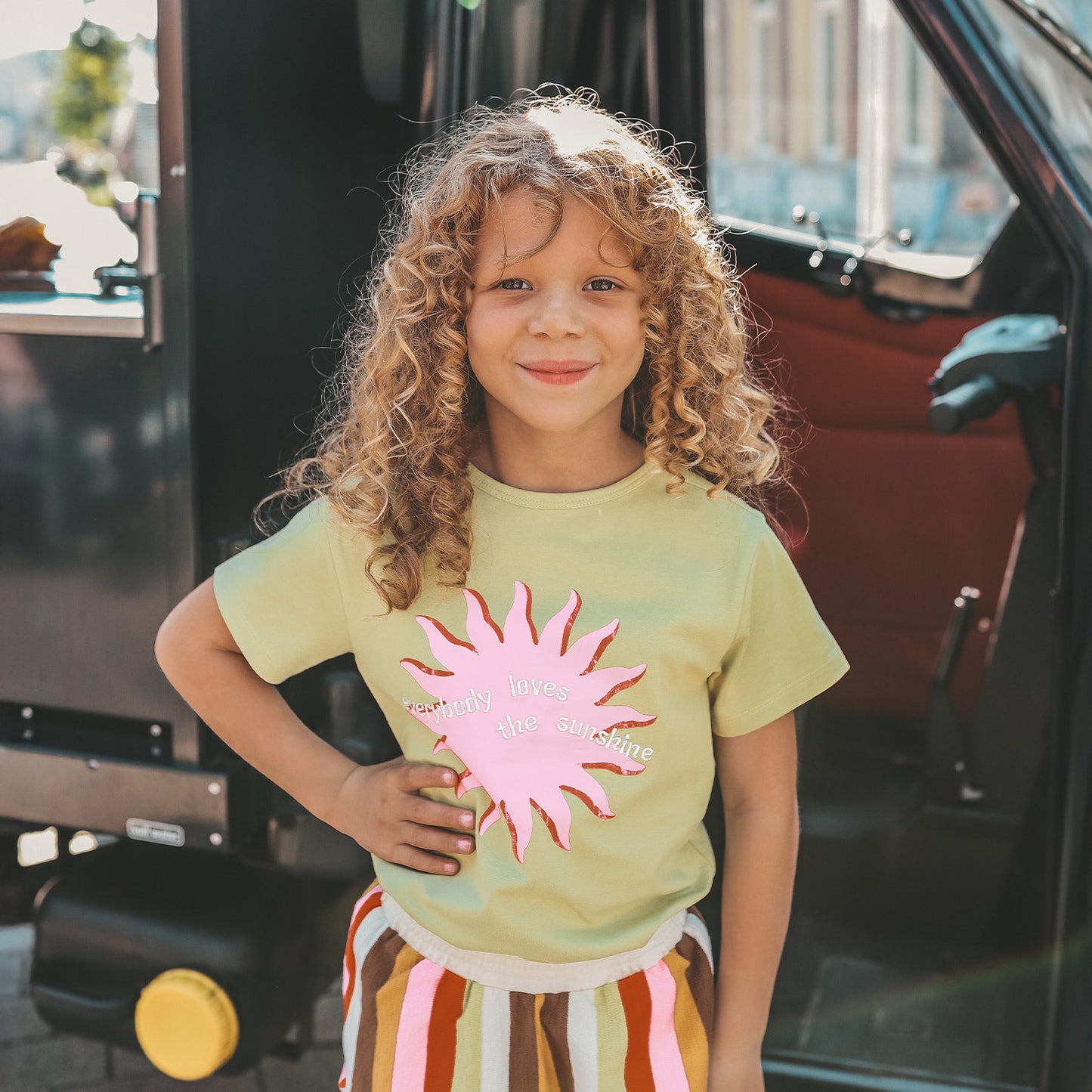 T-shirt Everybody loves the sunshine