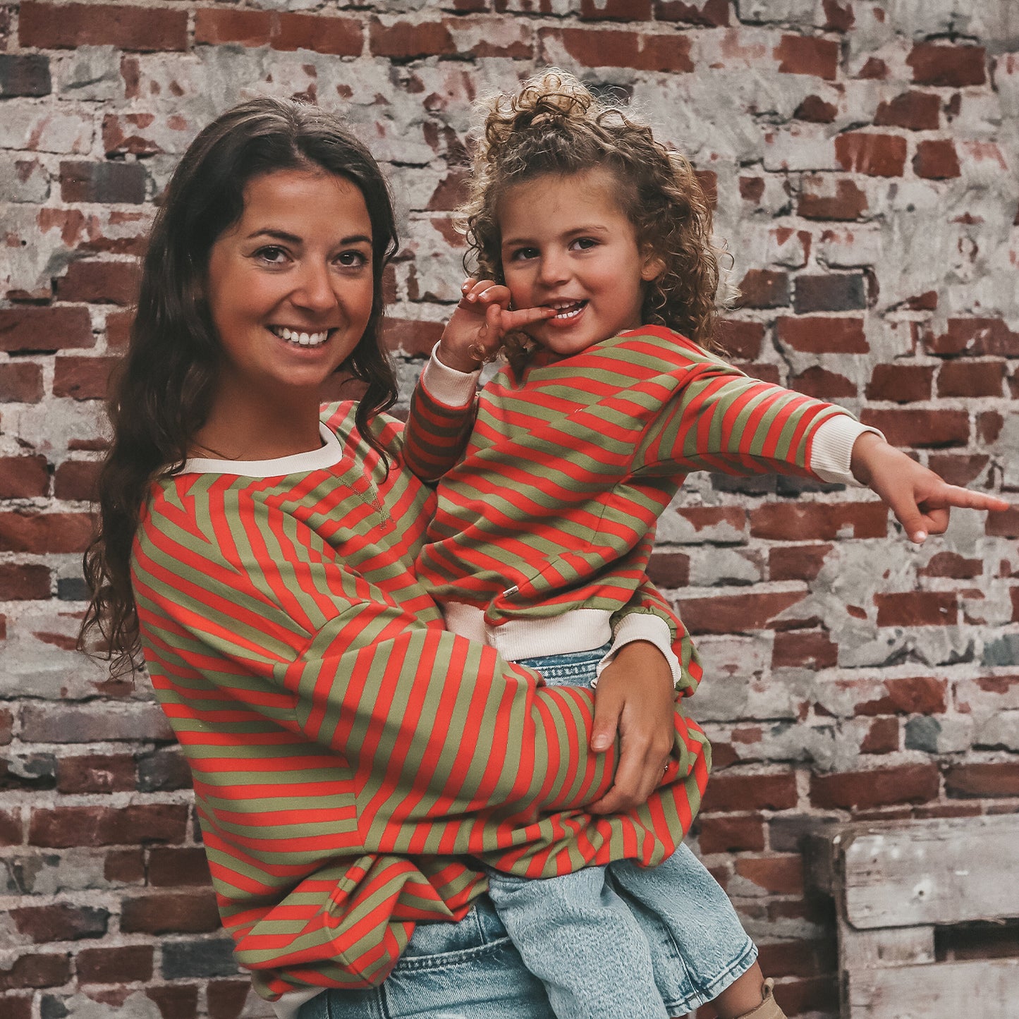 oversized sweater stripes pink green Mom