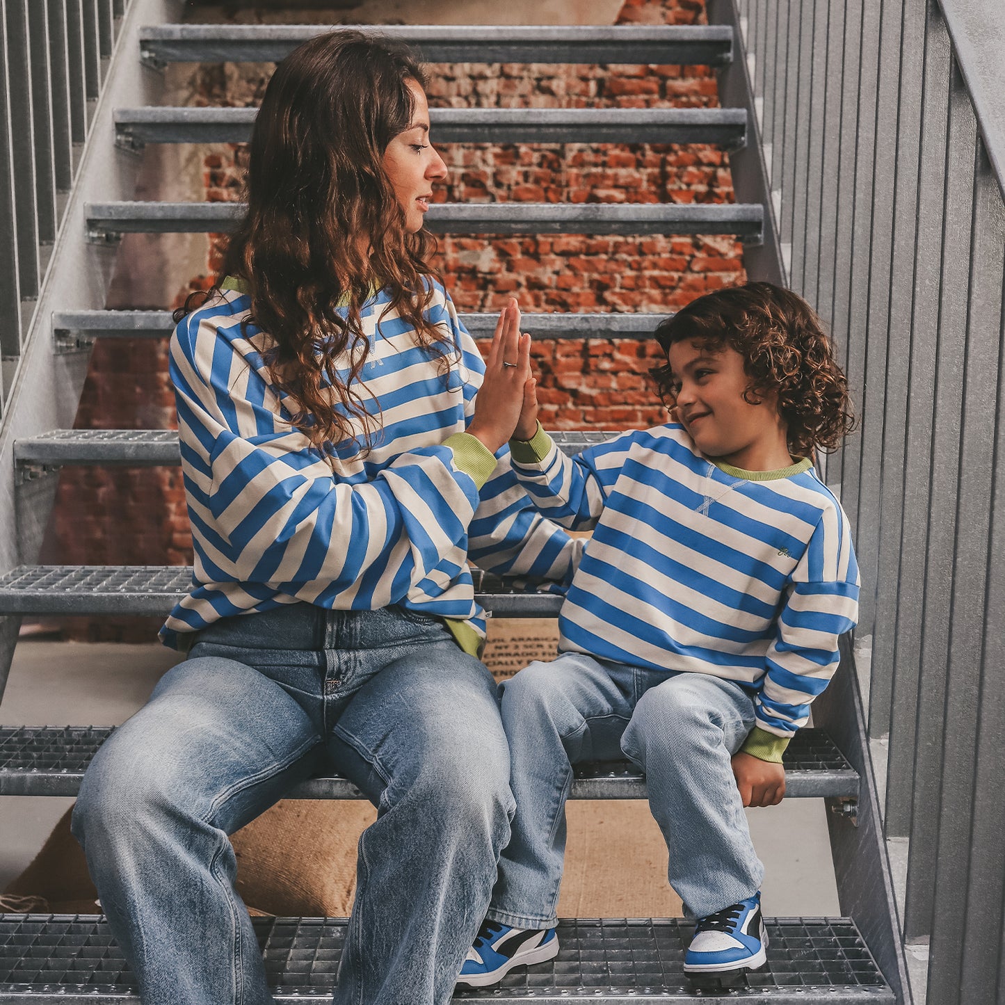 oversized sweater stripes blue
