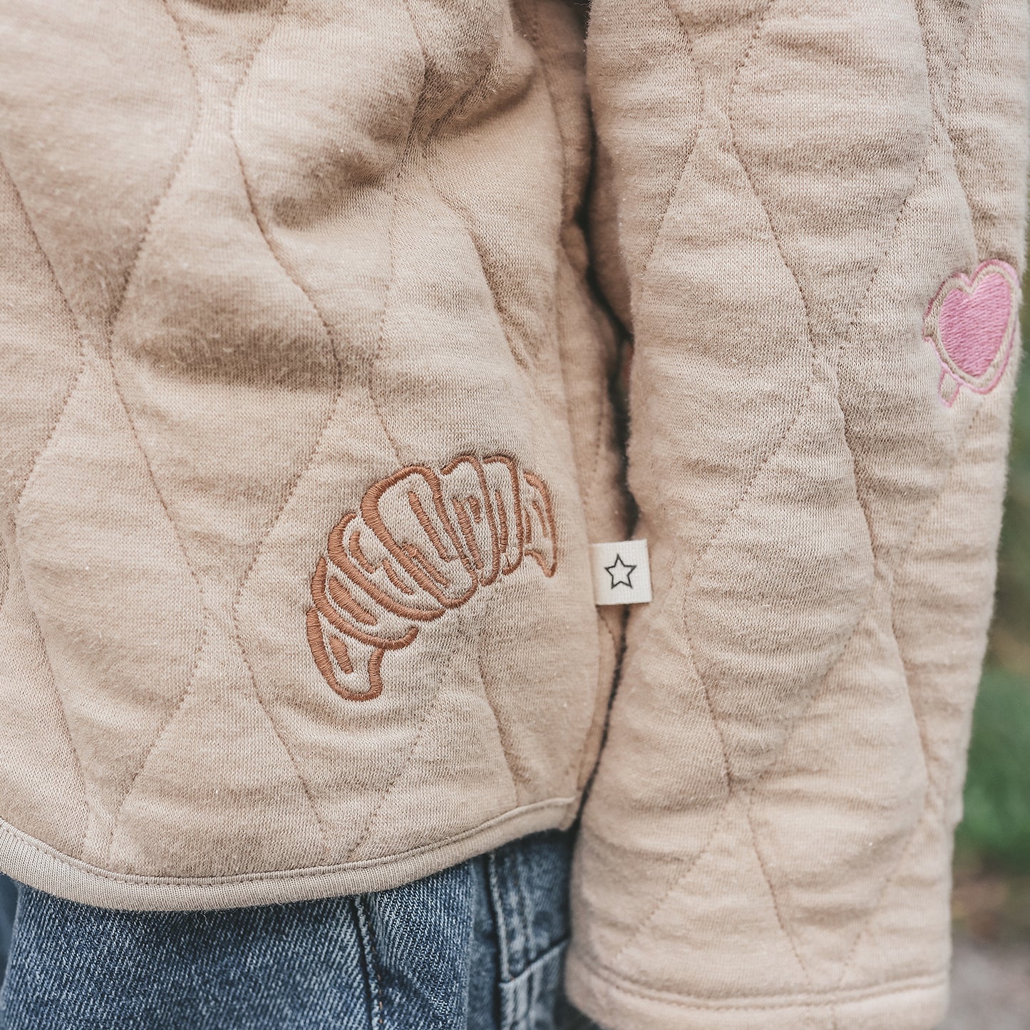 Quilted Jersey embroidery dune